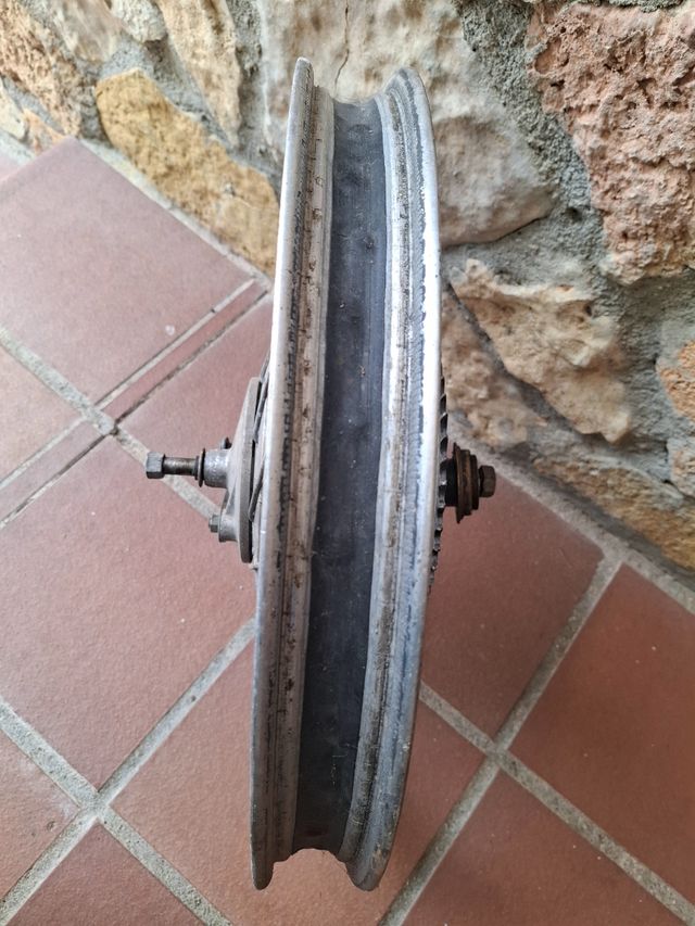 Llanta moto antigua akront 18 pulgadas