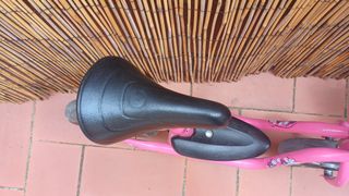 Bicicleta sin pedales Puky. Rosa.