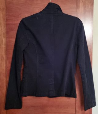 Americana negra de Zara