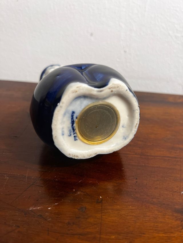 Piccolo salvadanaio in ceramica blu