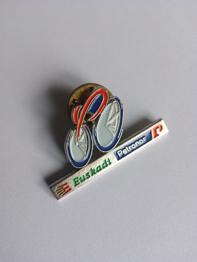 36 Pins equipo ciclista Euskadi Petronor 1994