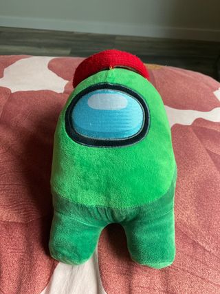 Peluche among us