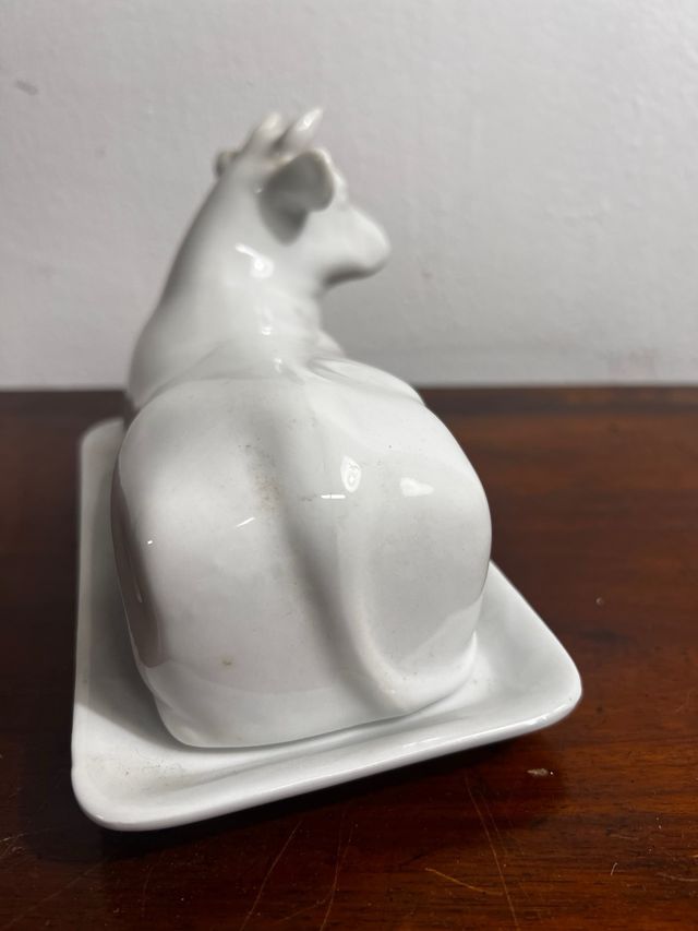 Burriera in ceramica bianca con coperchio