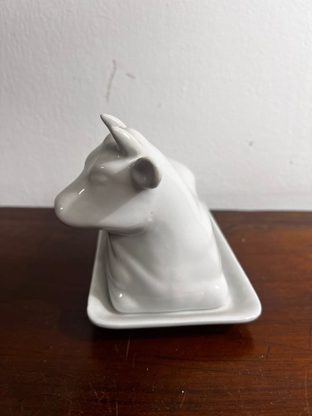 Burriera in ceramica bianca con coperchio