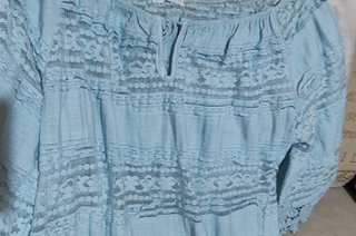 Lote 2 blusas volantes, Talla M