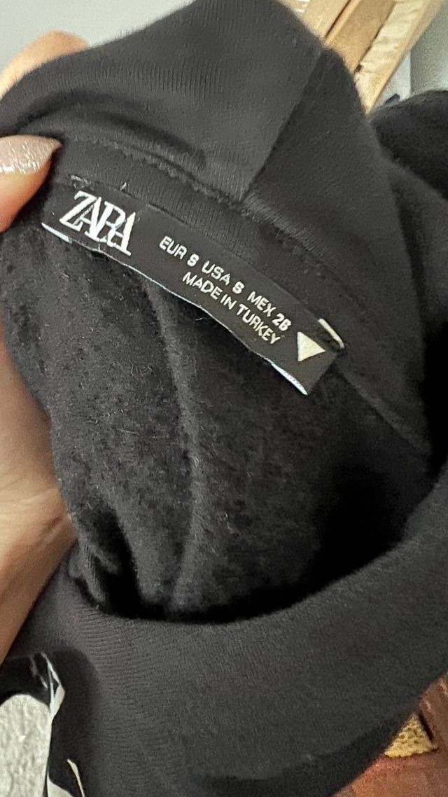 Sudadera negra zara