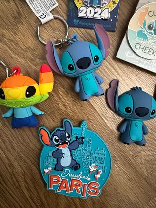 Lote Pins, imanes y llavero Stitch