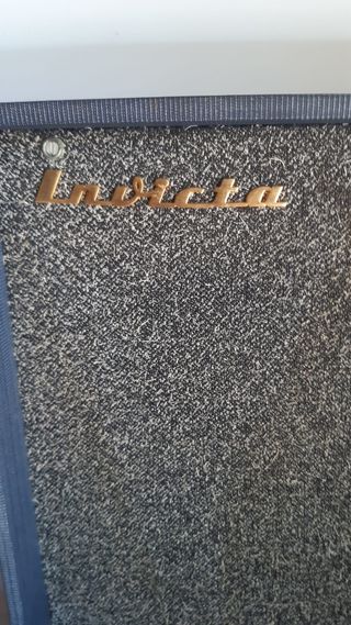 Tocadiscos antiguo, marca Invicta.