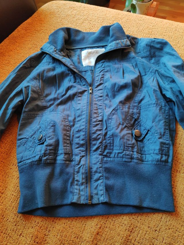 Chaqueta marca Active Basic.