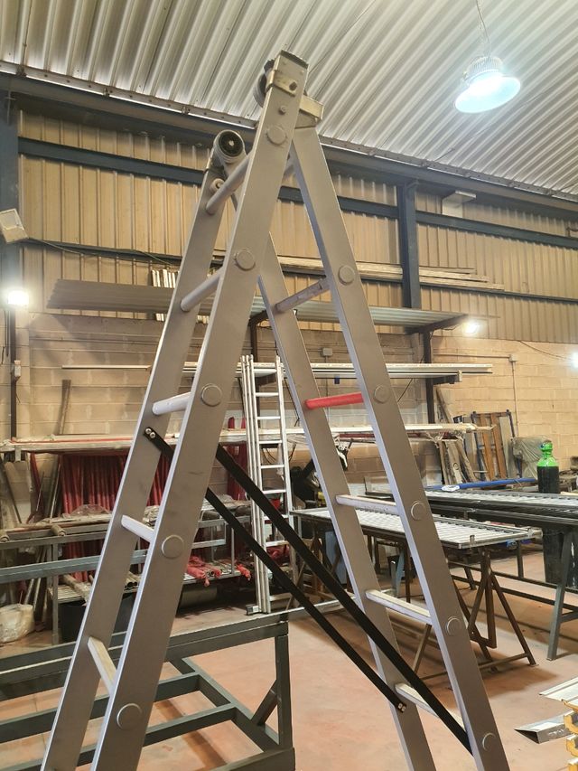 ESCALERA DE FIBRA ESPECIAL PARA ELECTRIC