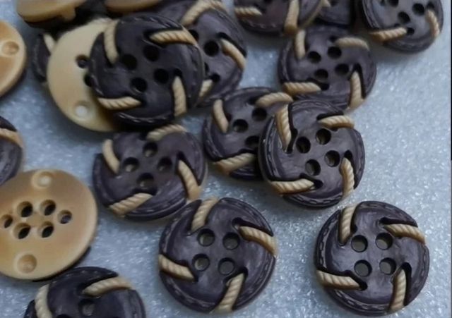 Lote 16 botones/4 modelos