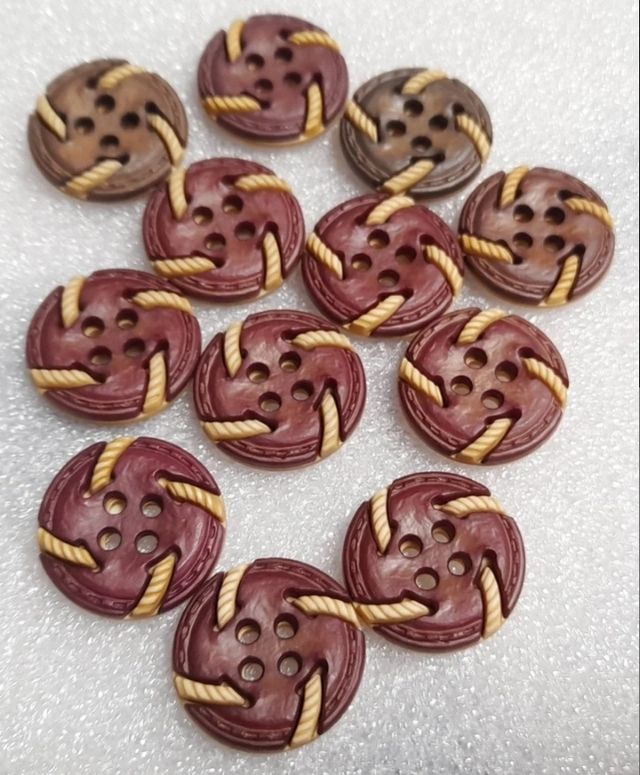 Lote 16 botones/4 modelos