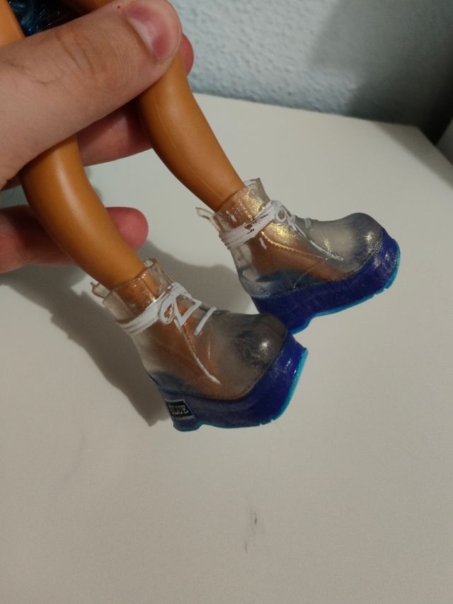 SKYLER BRADSHAW RAINBOW HIGH WAVE 1 BONECAS