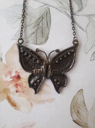 Collar mariposa