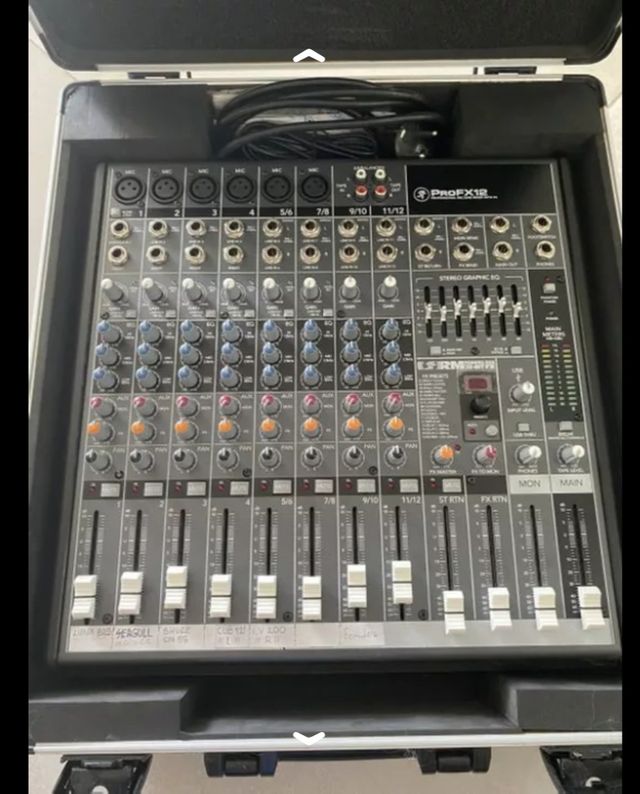 Mesa mezcla Mackie fx12