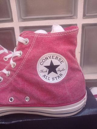 Converse edición especial color red