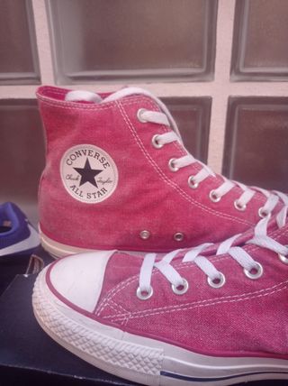 Converse edición especial color red