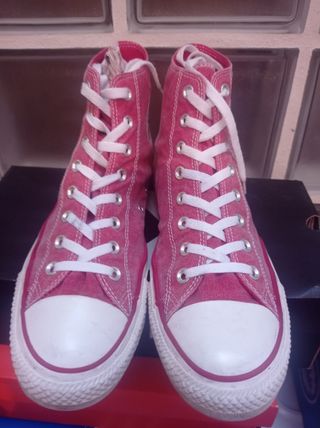 Converse edición especial color red