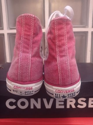 Converse edición especial color red