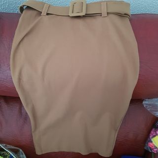 Falda tejido elástico con cinturon
