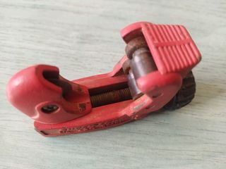 Cortatubos de cobre pequeño