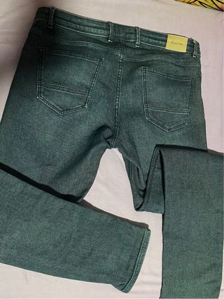 pantalón slim fit estilo vaquero