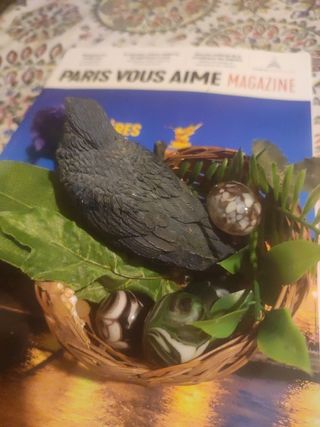 Allevamento di corvi in ceramica