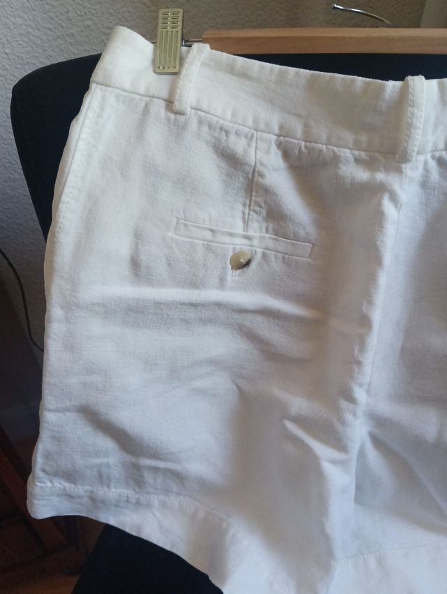 Bermuda blanca de lino Massimo Dutti 