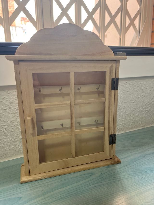 Joyero de madera para colgantes y pulseras