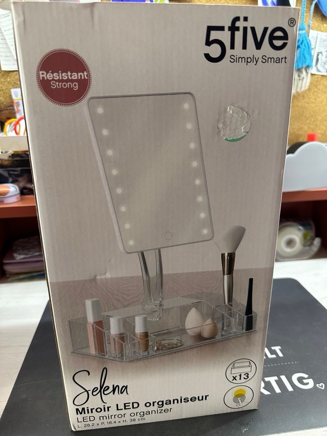 Espejo organizador de maquillaje