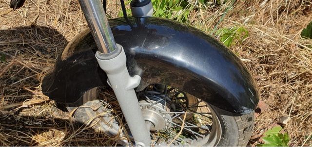 Deposito y guardebarras delantero