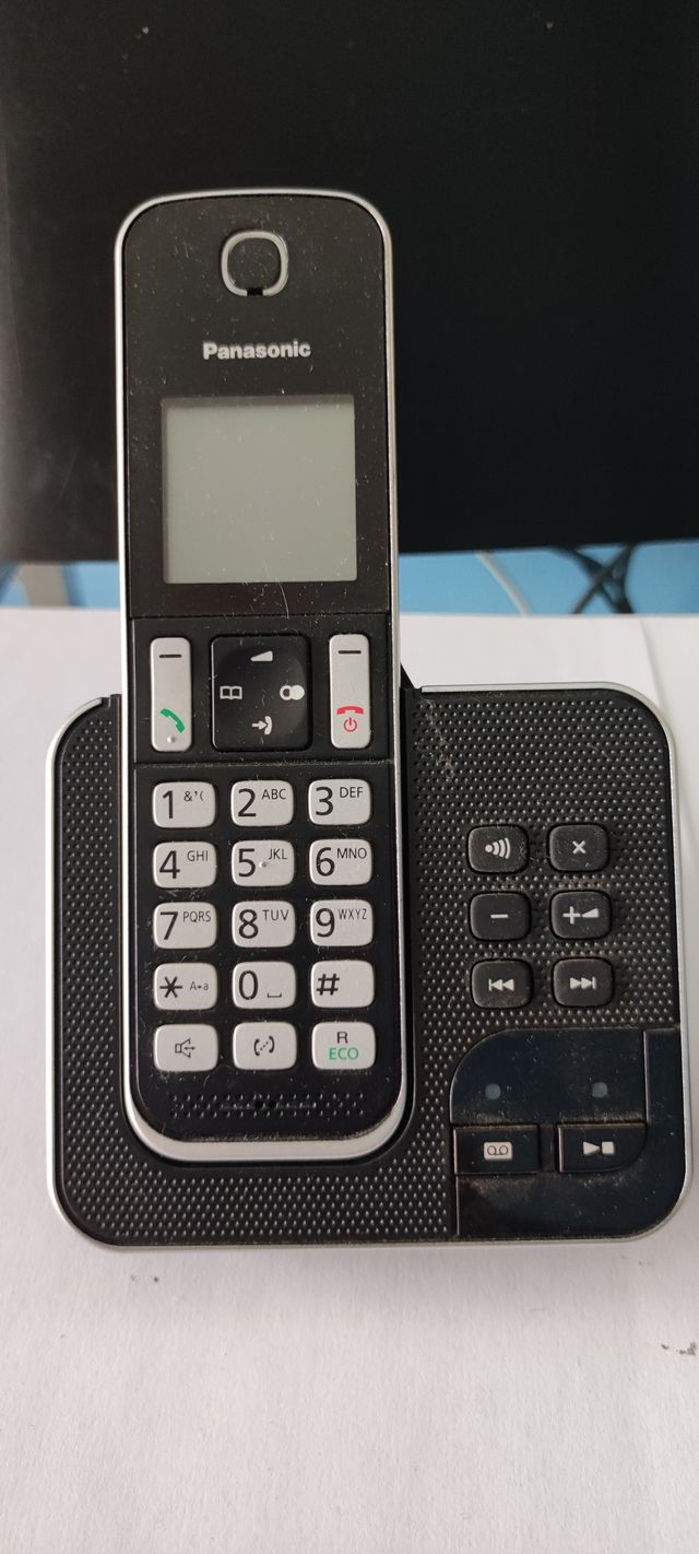 Teléfono inalámbrico Panasonic color negro