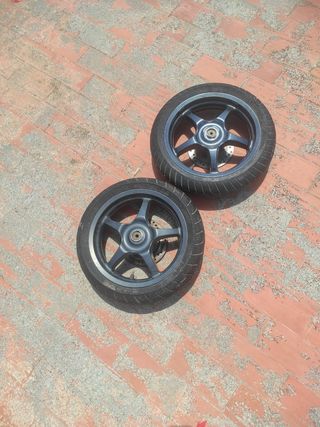 Ruedas de moto Yamaha Aerox 49cc