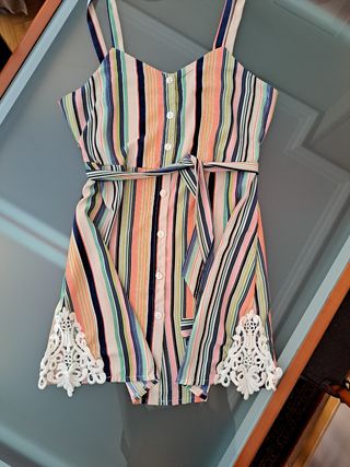 Vestido de tirantes con bordados 
