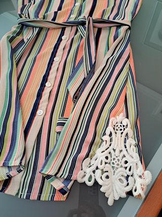 Vestido de tirantes con bordados 