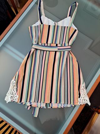 Vestido de tirantes con bordados 
