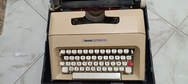 Macchina per scrivere Olivetti