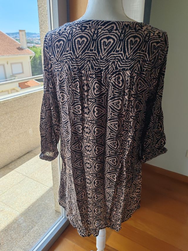 Vestido ou túnica nunca usado