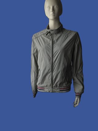 cazadora ligera cortavientos Zara Man