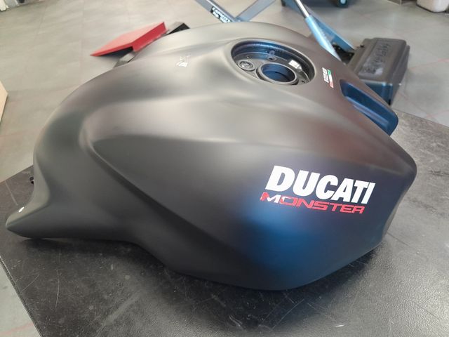 Depósito Ducati Monster 821