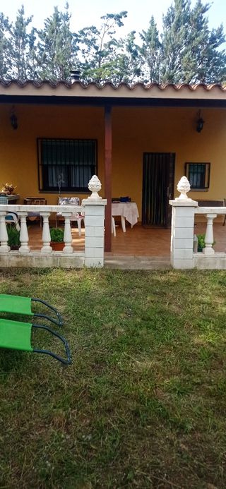 casa rustica con placas solares 