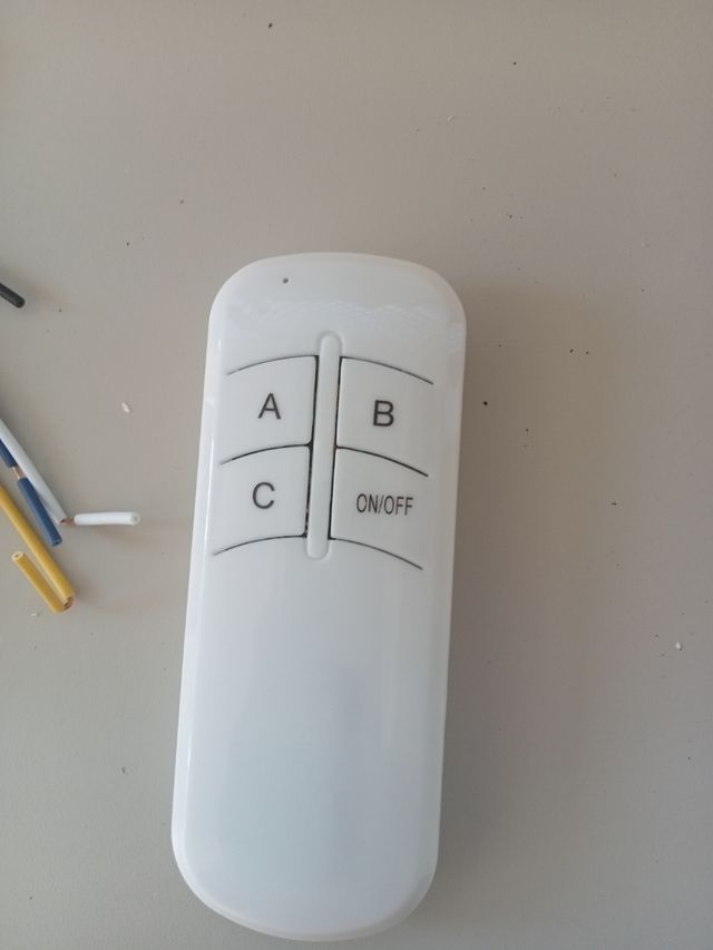 Controlador de luces con mando a distancia.
