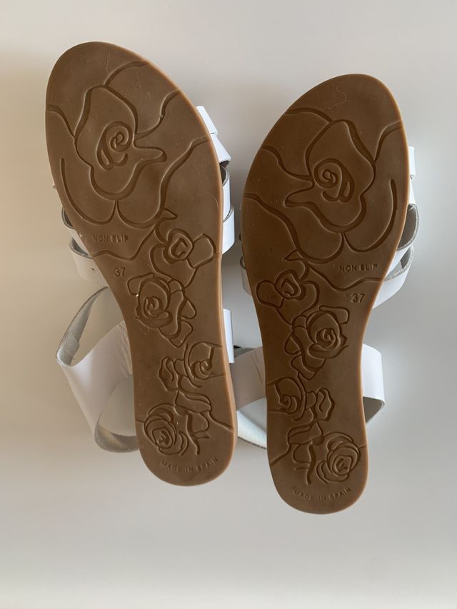 Sandalias blancas de piel de Pisamonas. Talla 37