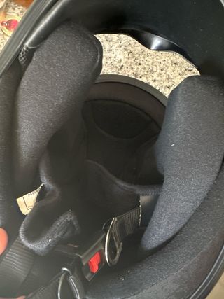 Casco integral casi nuevo, adulto, con funda.