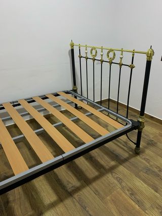 Cama de 1’35 con mas de 100 años