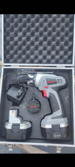 Taladro con 2 baterías