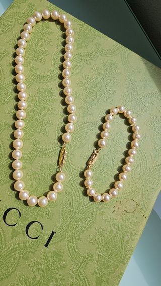 Collar  de perlas  y pulsera  a juego