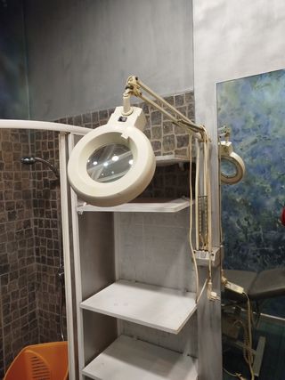 LAMPARA FLUORESCENTE CON LUPA