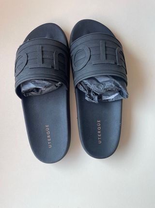 Uterqüe. Chanclas