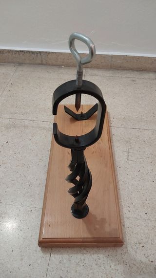 Jamonero hierro y madera